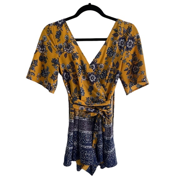 Francesca’s Floral Romper - Picture 2 of 6